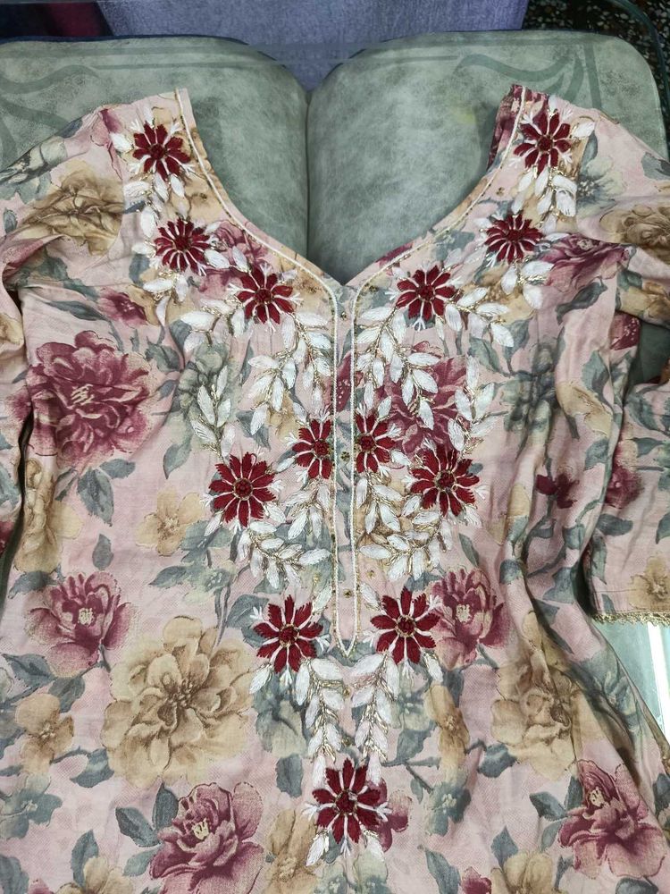 Floral Embroidered Kurta