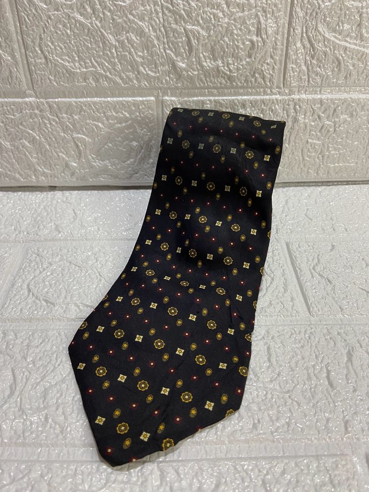 Tommy Hilfiger Tie.
