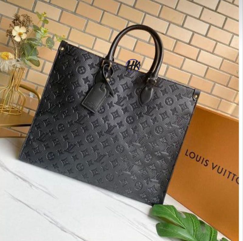 BLACK BEAUTY- LV On The Go