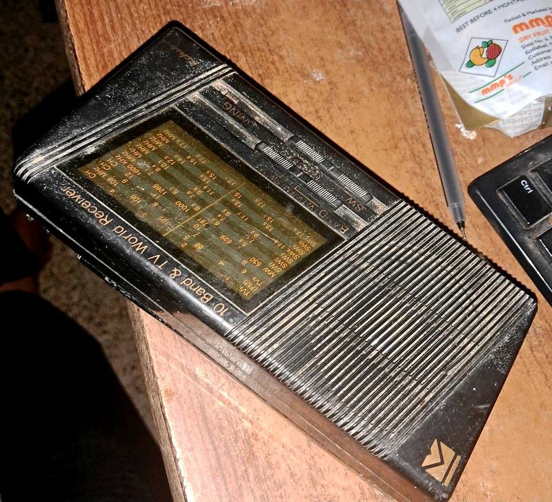 Non-working Vintage portable Radio