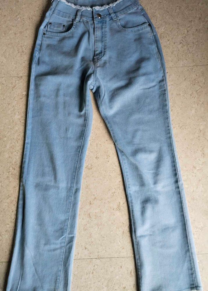 Light Wash Frayed Waist Jeans
