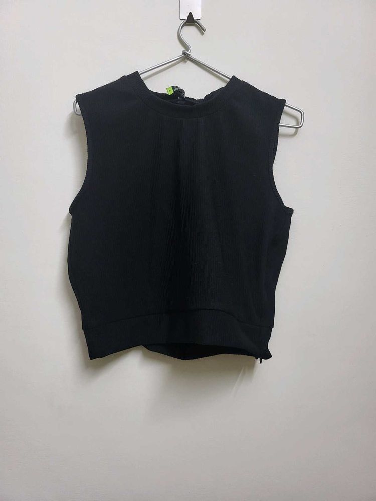 Black Sleeveless Top