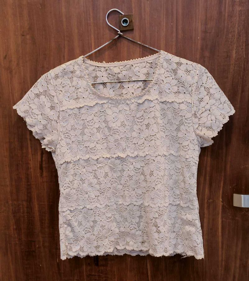 Woman&#39;s Lace Top