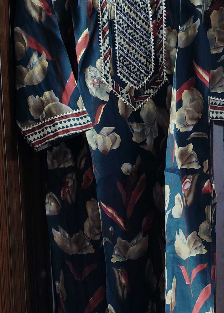 Floral Print Kurti with Detailed Neckline
