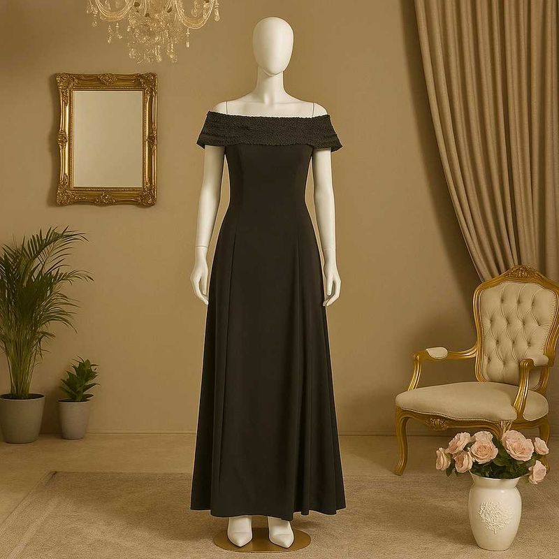 🥀🖤Elegant Black Off-Shoulder Gown