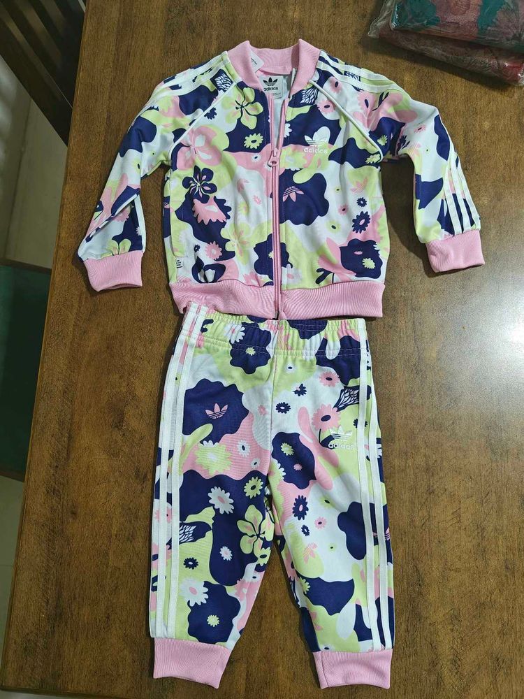 Adidas Sporty Set. In Vbgood Condition.