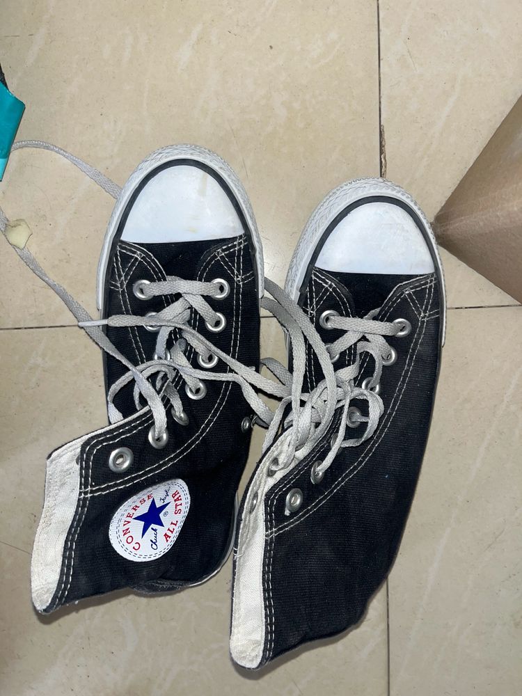 Converse Shoes Rarely Used No Flaws Great Quality