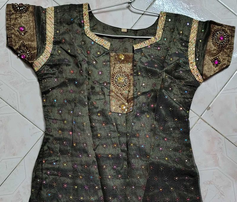 Vintage Style Embellished Short Ethnic Kurta
