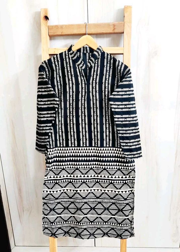 Striped Black &amp; White print kurti size-
