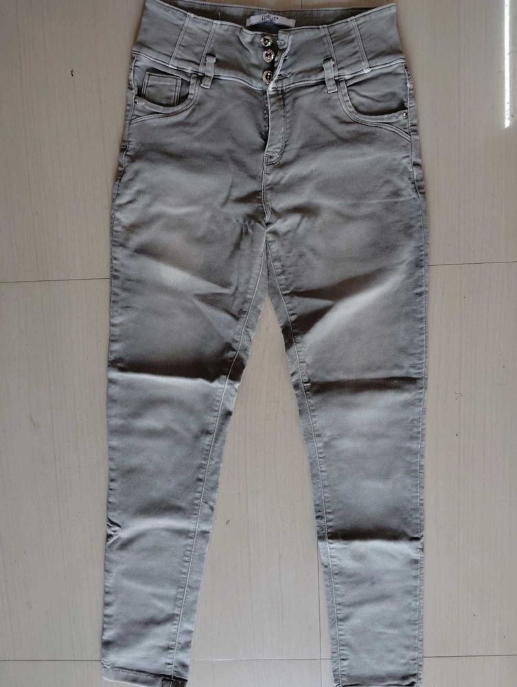 GREY STRETCHABLE WOMENS JEANS