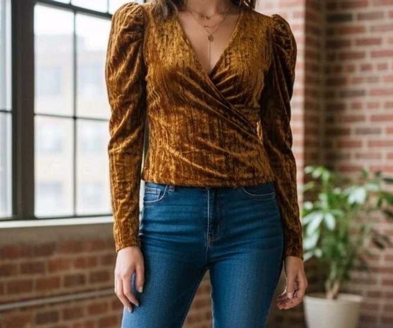 velvet design top more fluffy sleevs..