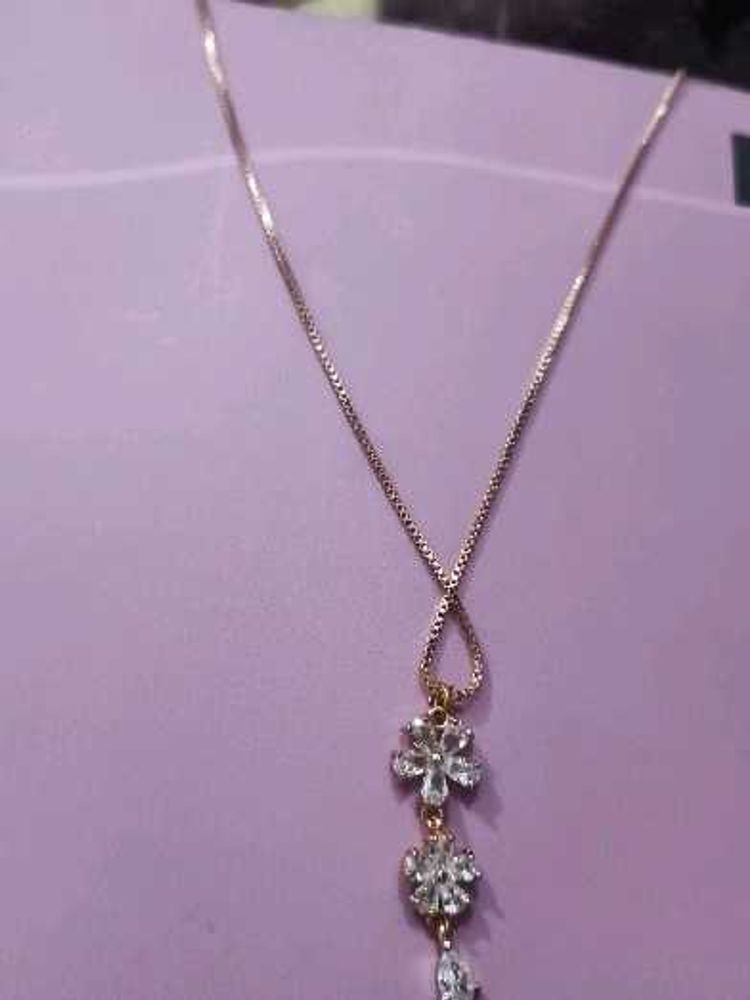 Elegant Floral Pendant Necklace