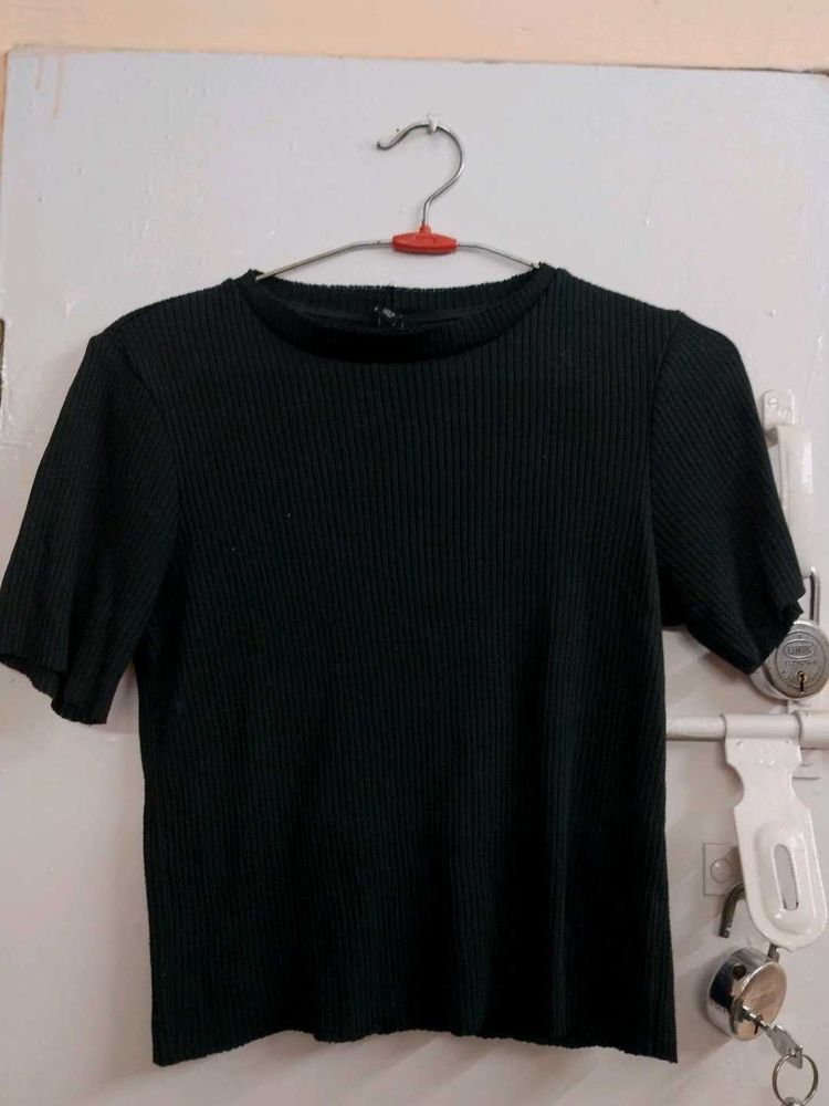 Black Ribbed Crop Top - Casual Style