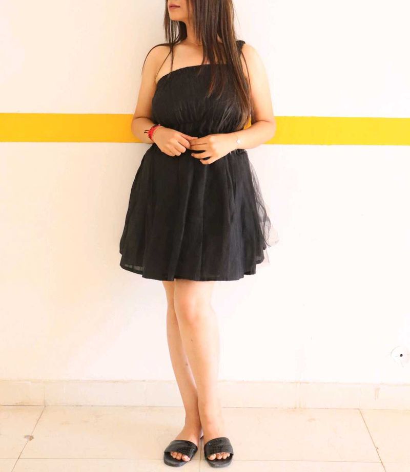 The PERFECT BLACK DRESS YOU NEED!