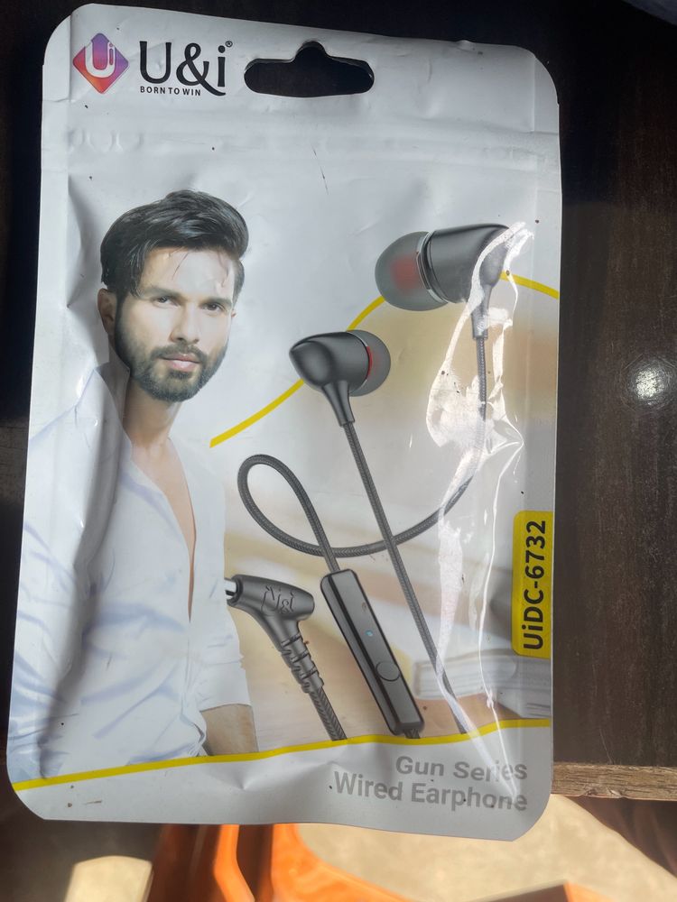 U &amp; I Earphone