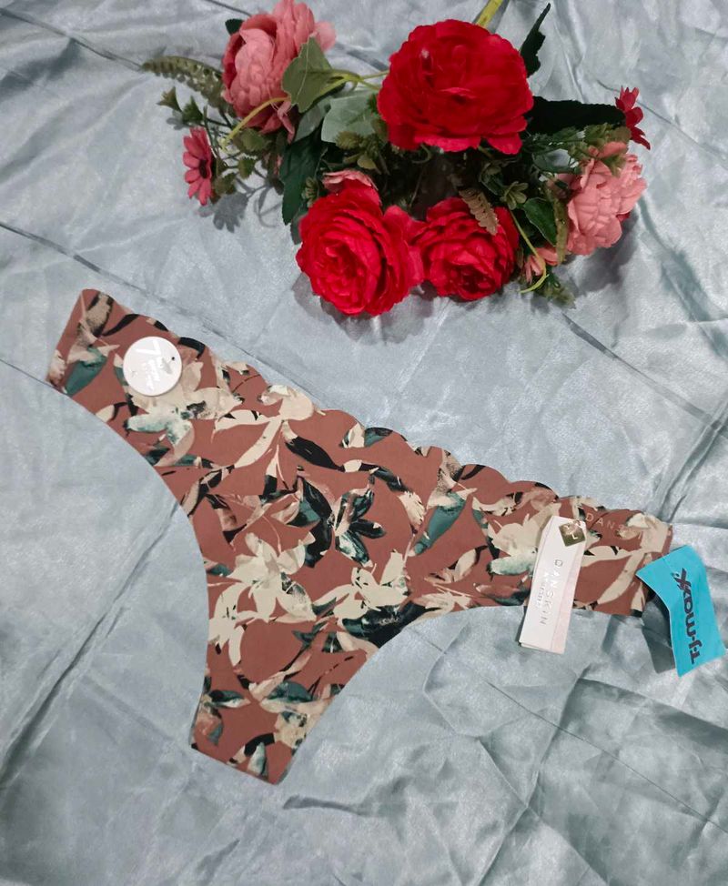Important Seamless Thong Panty