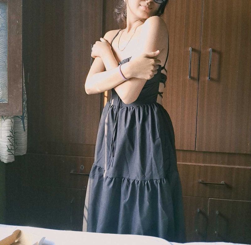 black backless dress