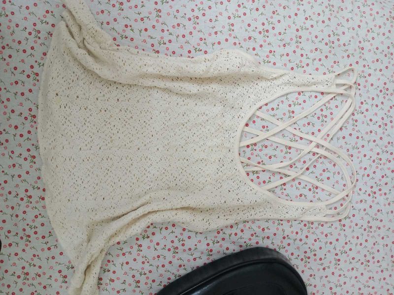 Cream Top With Crisscross 🛍️🌷