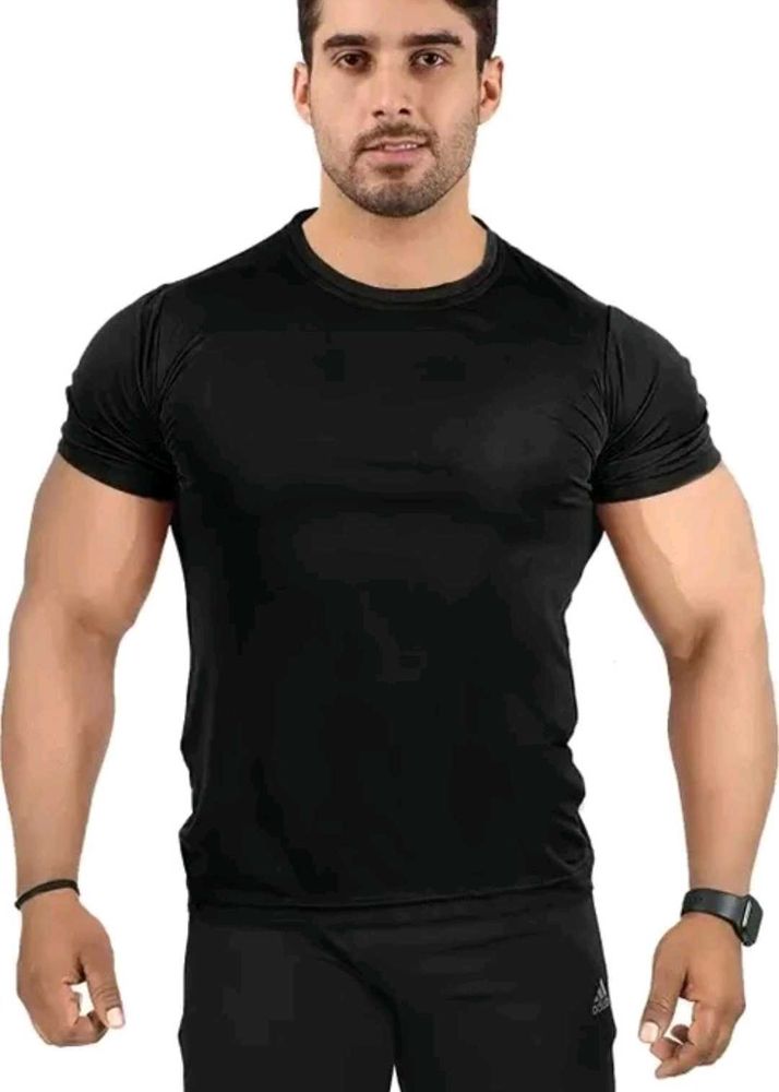 Men Solid Round Neck T shirt