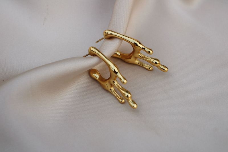 melting earrings stud