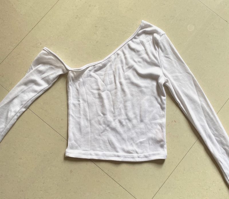 🦢 ✨ Urbanic White One-Shoulder Top