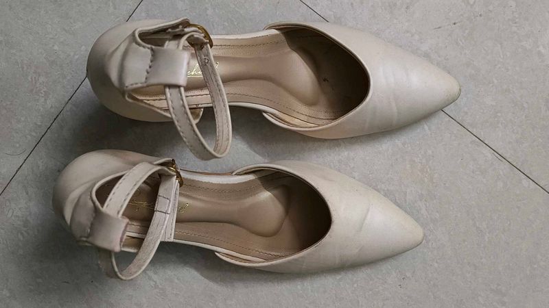 Cream Pointed Toe Flats