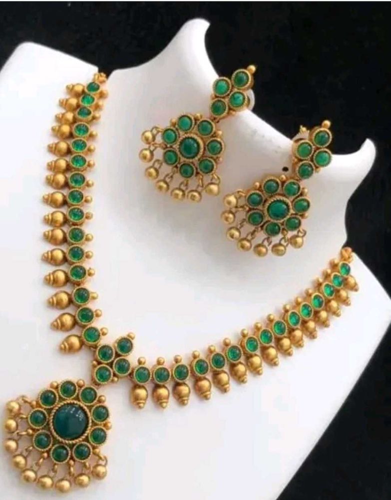 Emerald Stone Necklace Set