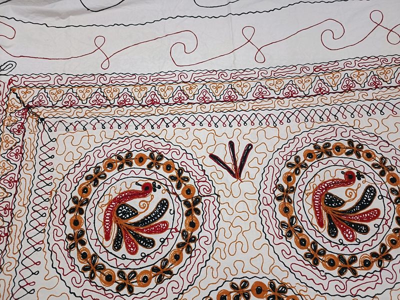 Cotton Double Bedsheet With 2 Round Pillow Covers