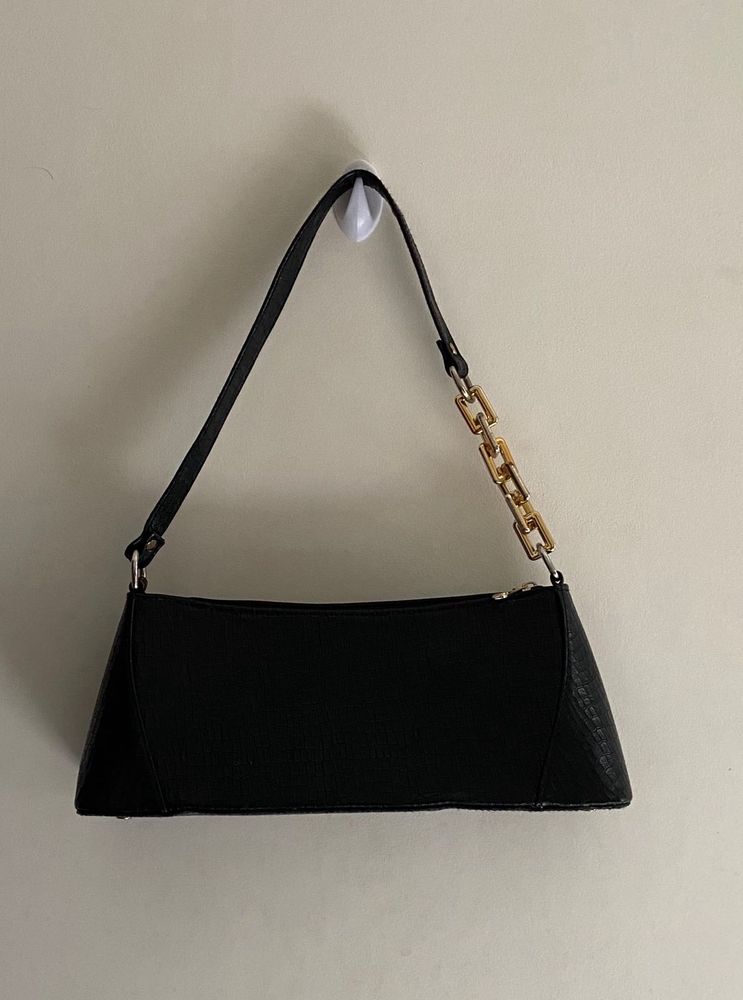 Chic Black Handbag