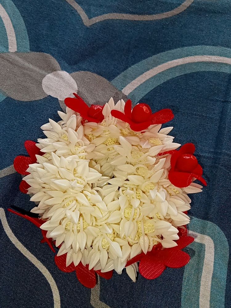 Premium Artificial Mogra Gajra For Bun With Rubber