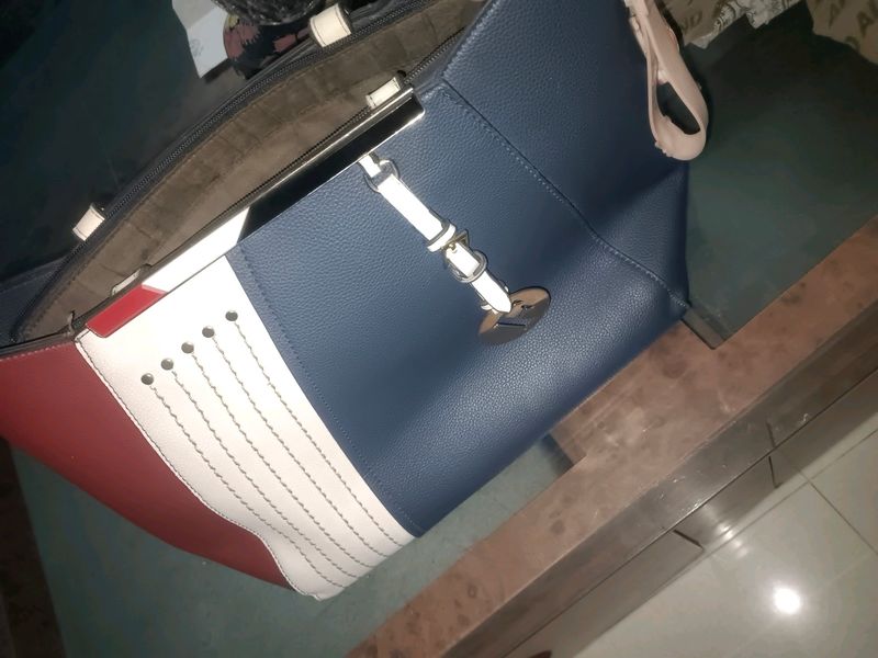 Classy Handbag ❤️