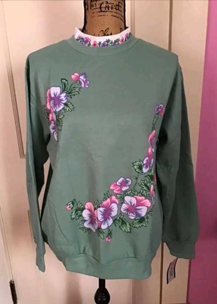 Stylish Green Pullover
