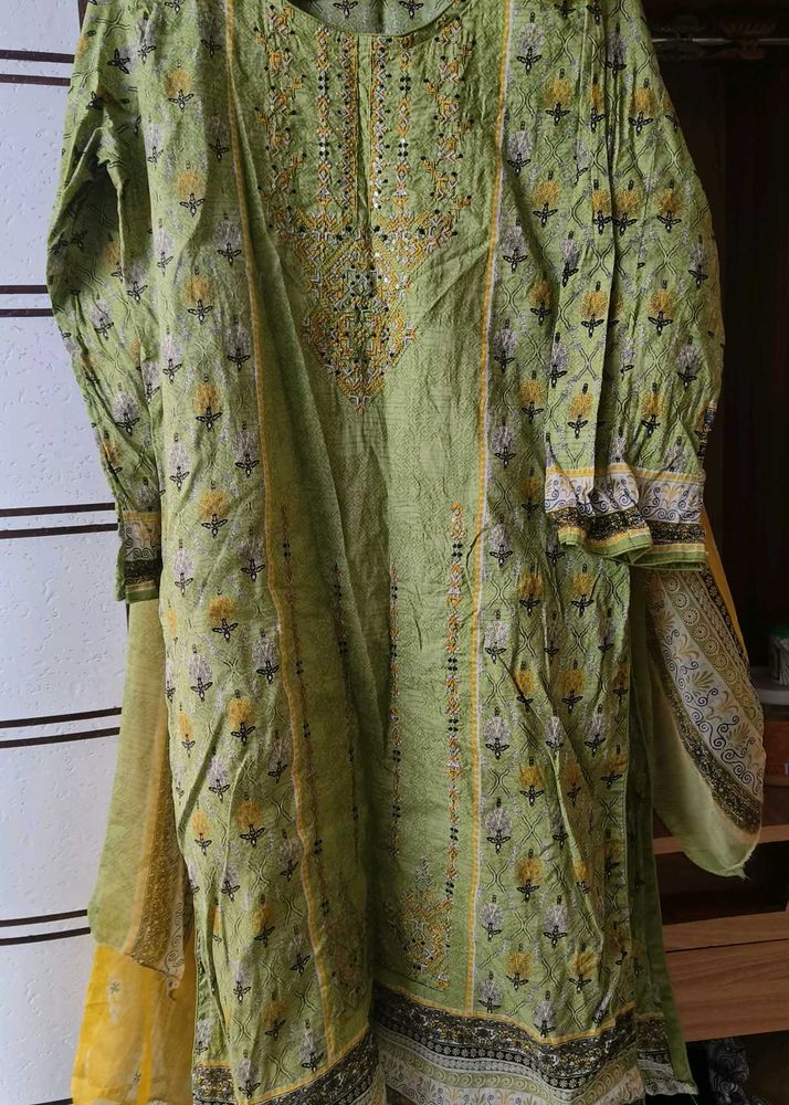 🔥Sale🔥Green Embroidered Kurta Set