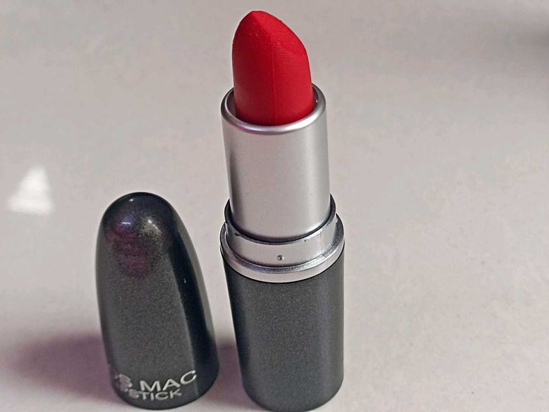 MAC LIPSTICK