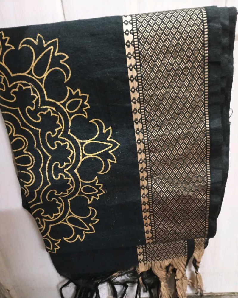 Elegant Black &amp; Gold Stole