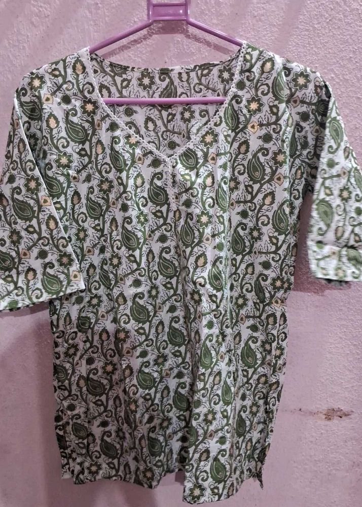 Green&amp;white Short Kurti