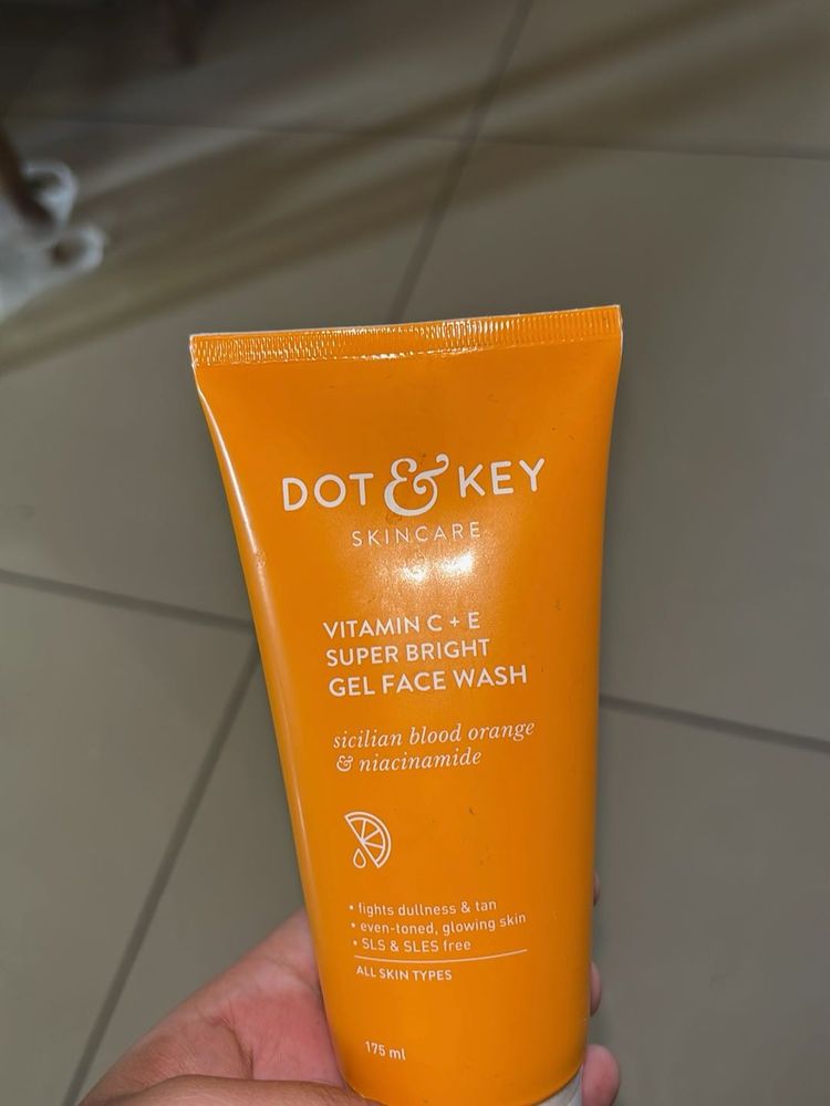 Dot &amp; Key Vitamin C +E  Face Wash