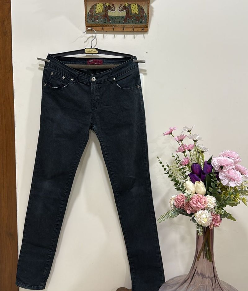 Slight slim fit greenish black jean