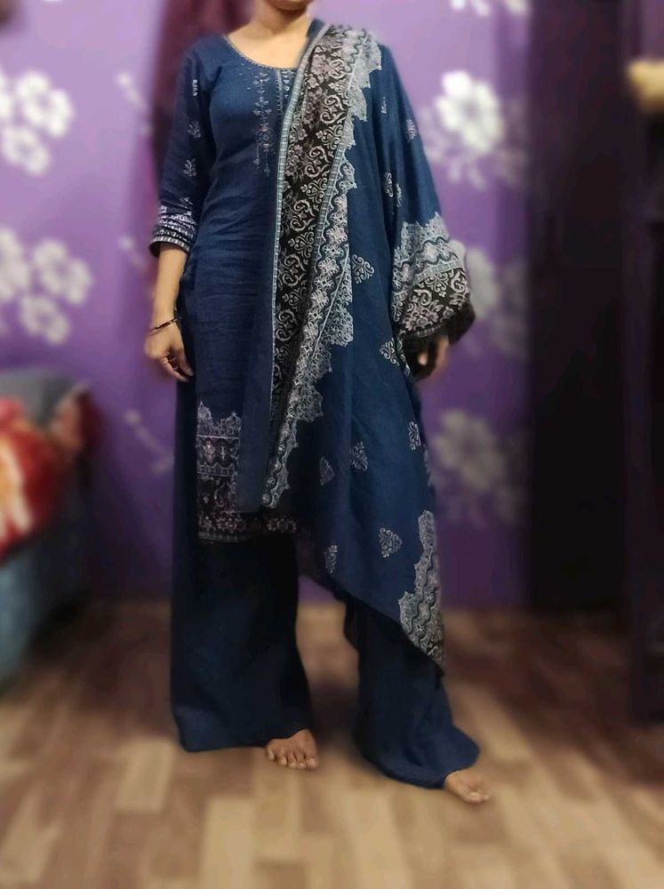 Elegant Blue Embroidered Kurta Set
