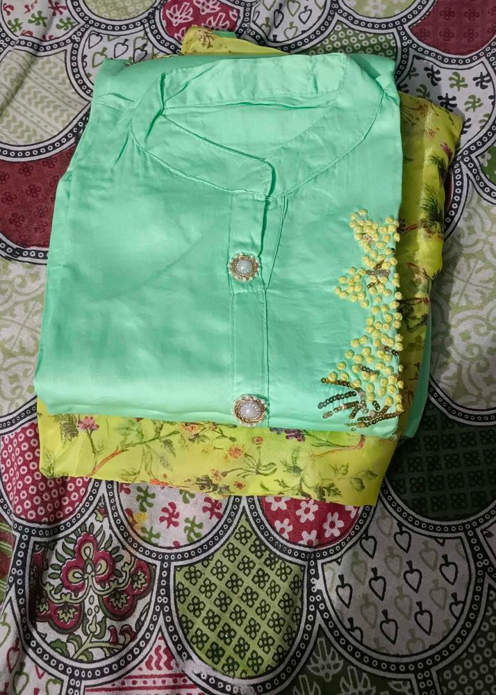 Unused Kurti Pant Dupatta Set.