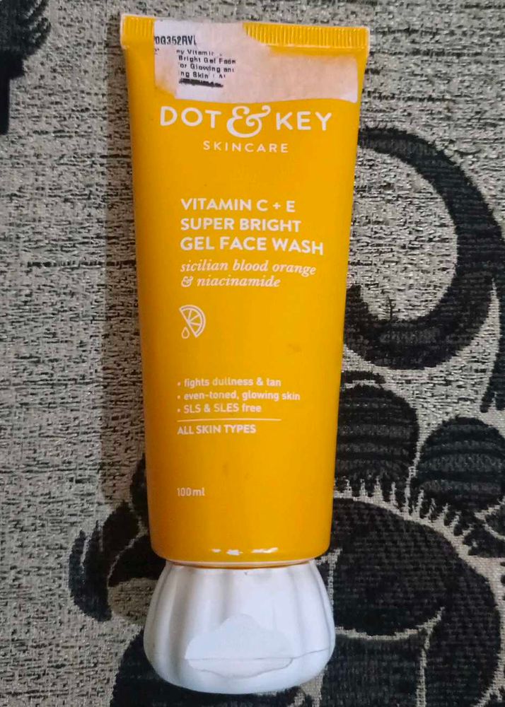 Dot &amp; Key Face Wash