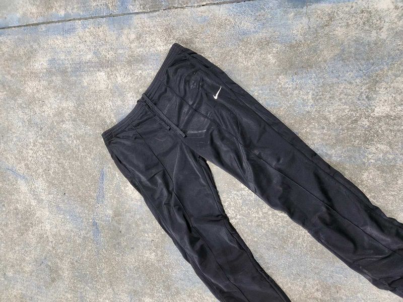 NIKE TRACK PANT