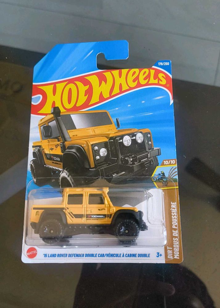 Hot Wheels '15 Land Rover Defender