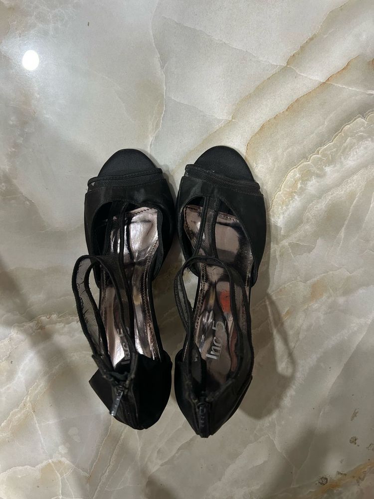 INC.5 Black Heels