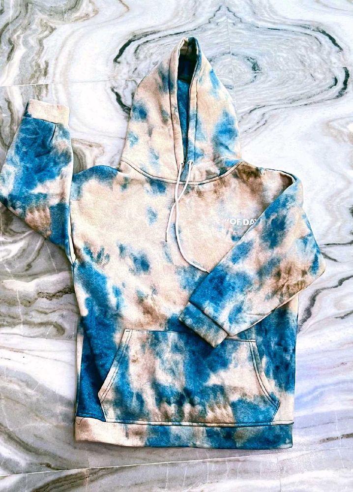 “Trendy Tie-Dye Hoodie – Comfort &amp; Style in One”