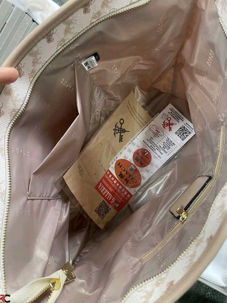 COACH CITY TOTE BAG IN SIGNATURE CANVAS* WD BOX