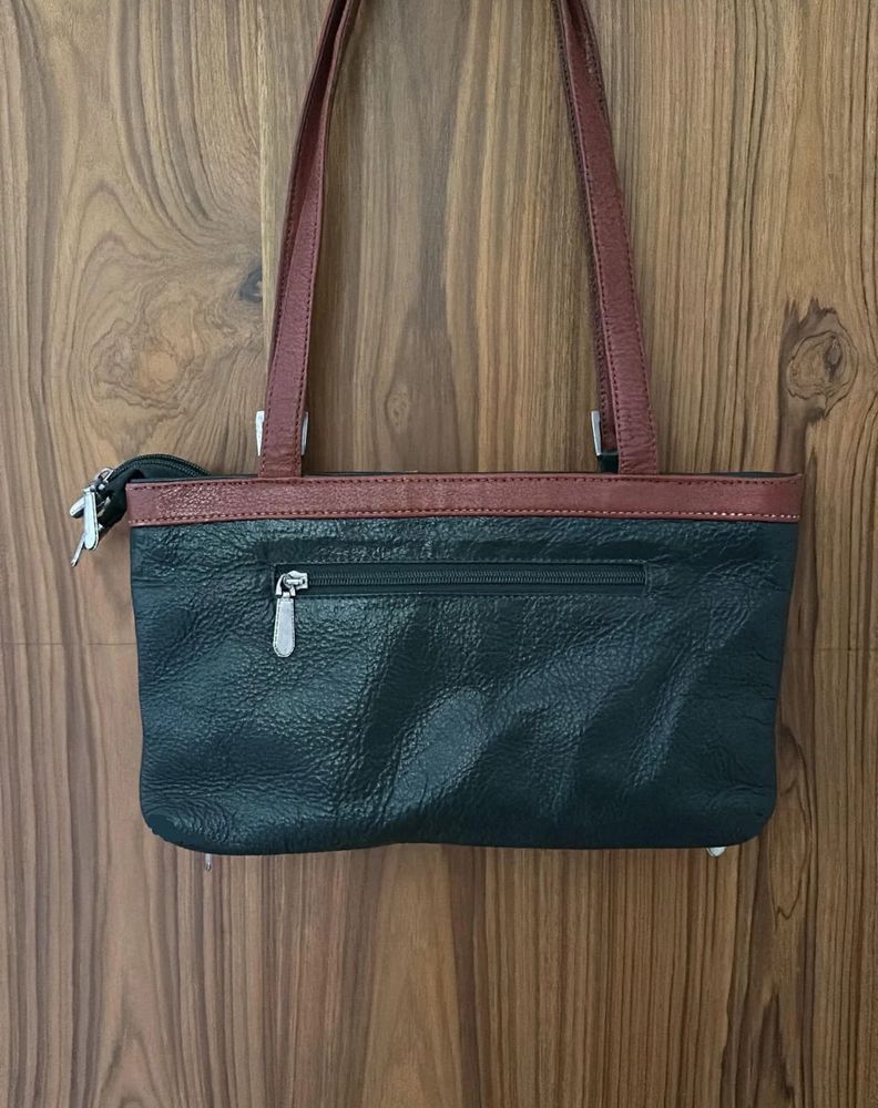 *1980s VINTAGE 100% AUTHENTIC* Dark Olive Handbag