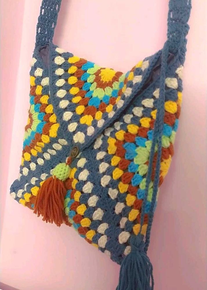 beautiful adjustable crochet sling.