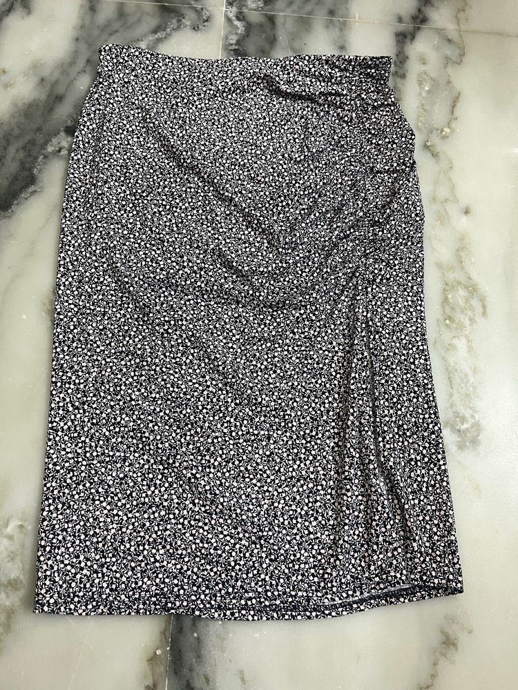 H&amp;M Floral Slit Skirt