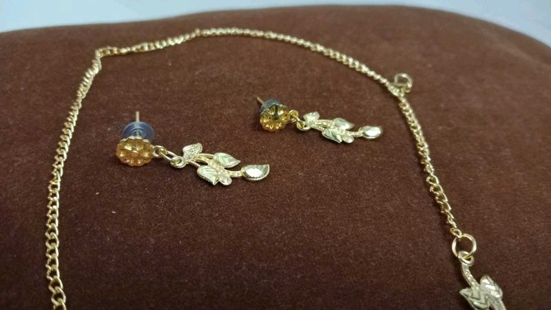 Gold Tone Leaf Necklace &amp; Earring Set